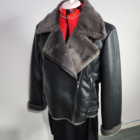 Women's Large, charcoal faux leather coat. - Picture 7 of 7